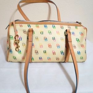 UGC Dooney & Bourke Vantage hand/shoulder bag